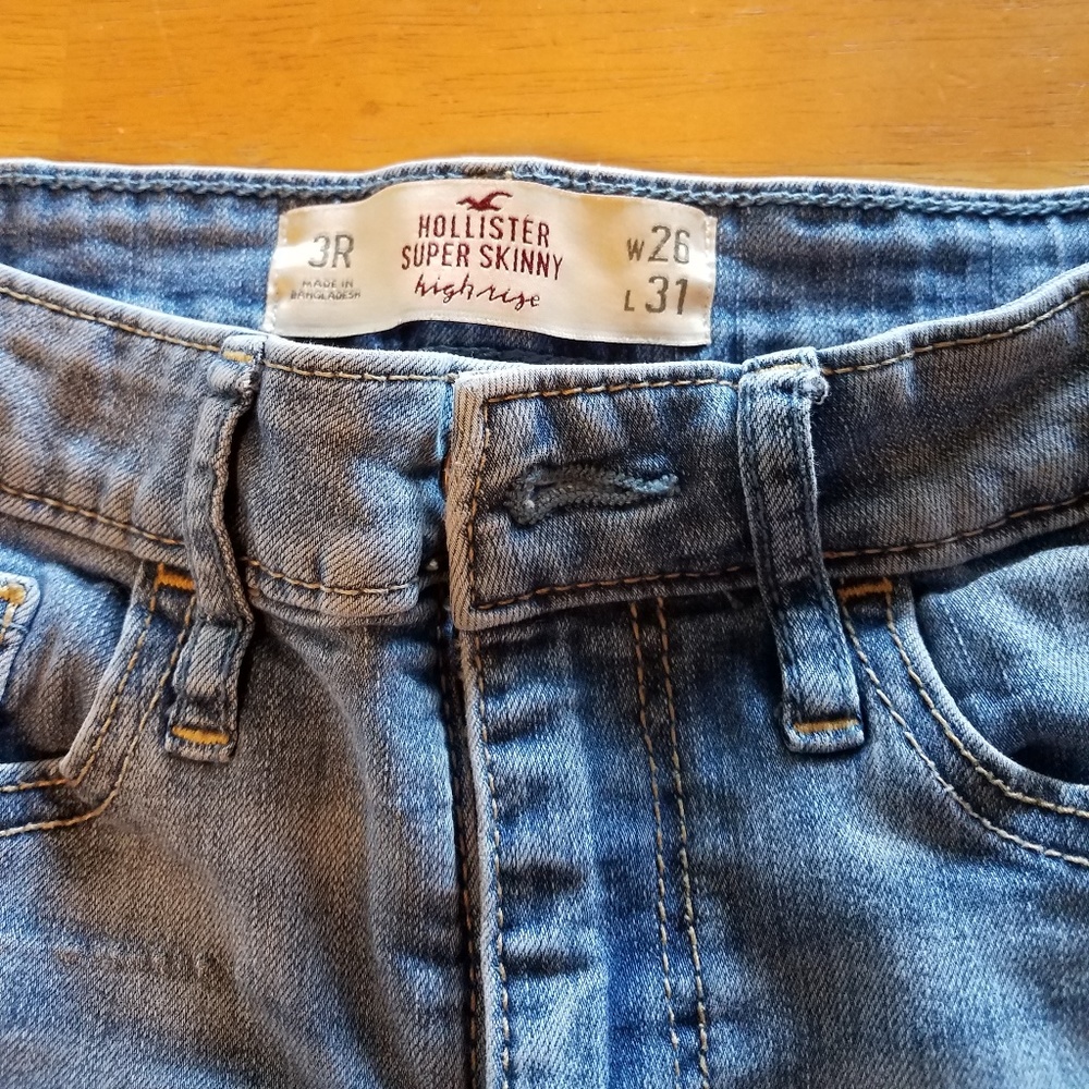 Hollister High Rise Super Skinny Size 3/26